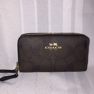 Coach Signature Change Purse- brown